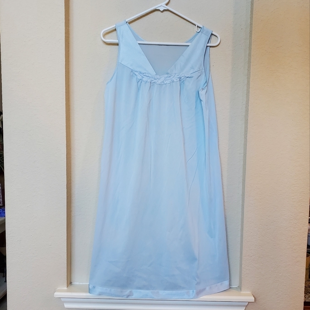 Vintage Sleeveless V Neck Gown. Size M